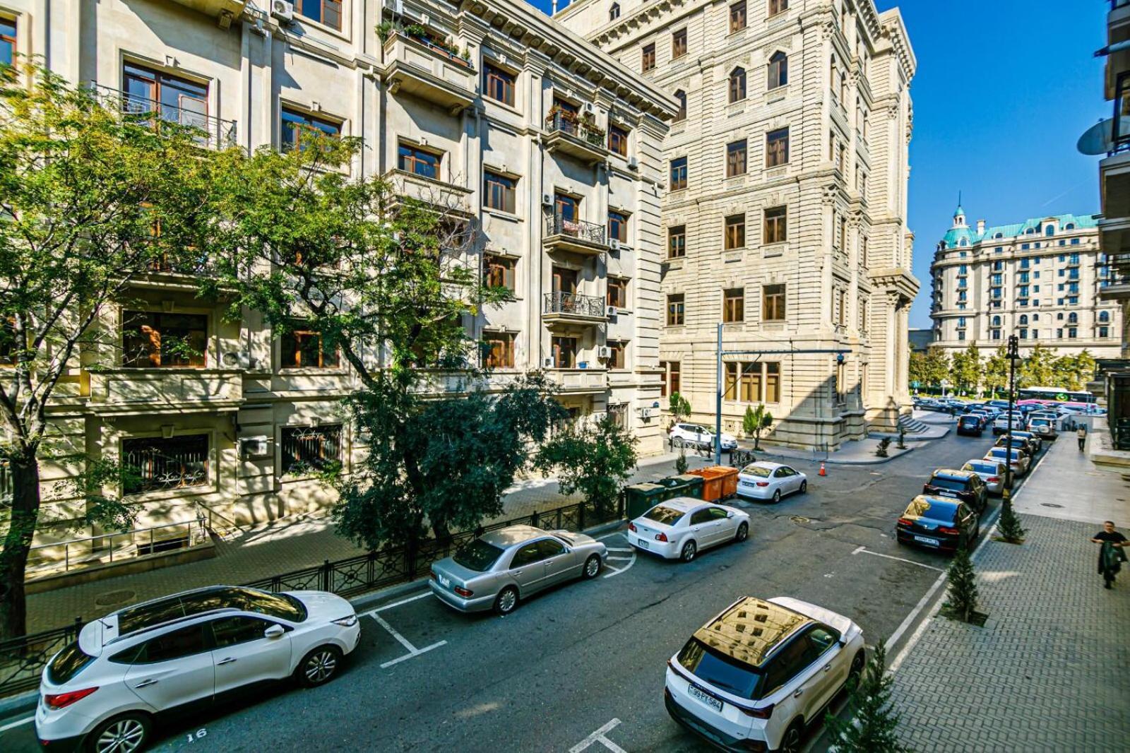 Azneft Square Deluxe Apartment Baku Exterior photo